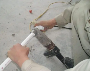 弓长岭漏水维修电话